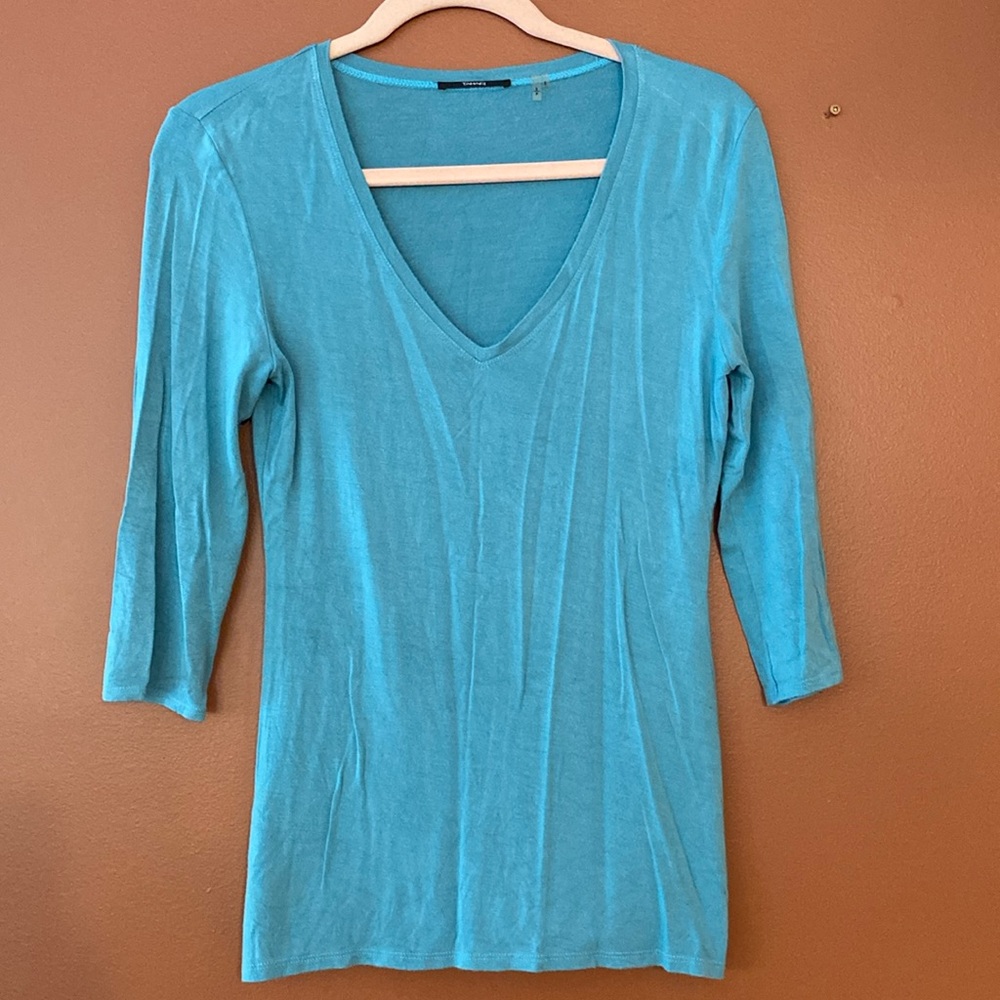 Tahari ladies three-quarter length V-neck T in size small.